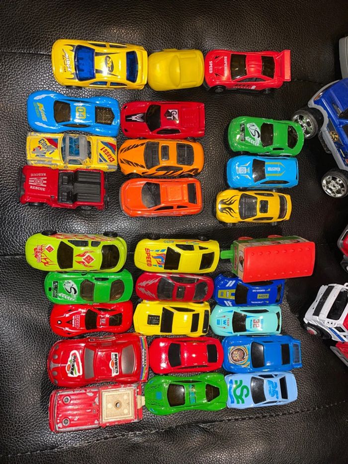 Énorme lot de voitures - photo numéro 2