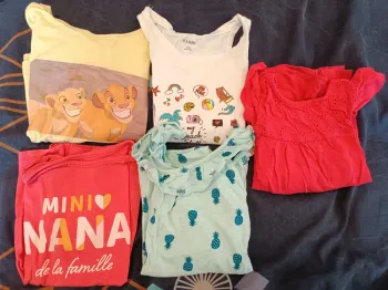 Lots de t shirt fille 3 ans très bon état.