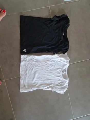Lot 2 t shirt 4 ans