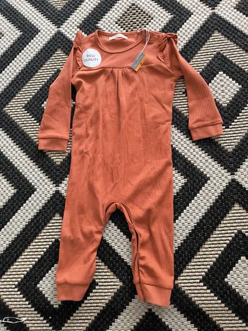 Barboteuse taille 12 mois neuf