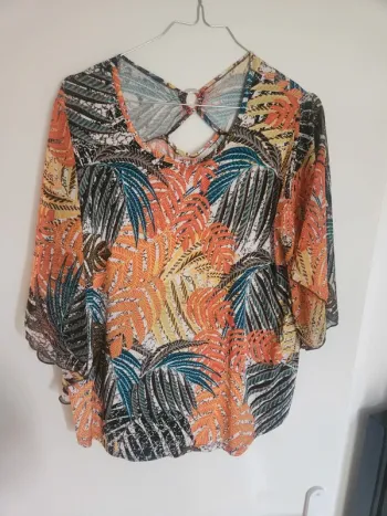 Joli haut coloré manches en voile taille 1 Armand Thierry