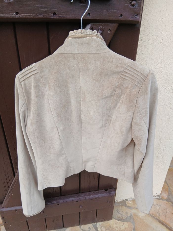 Veste cintrée imitation daim avec dentelles - photo numéro 2