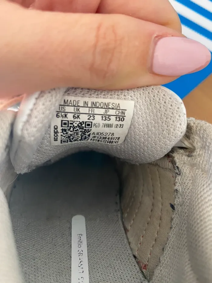 Basket Adidas taille 22 - photo numéro 8
