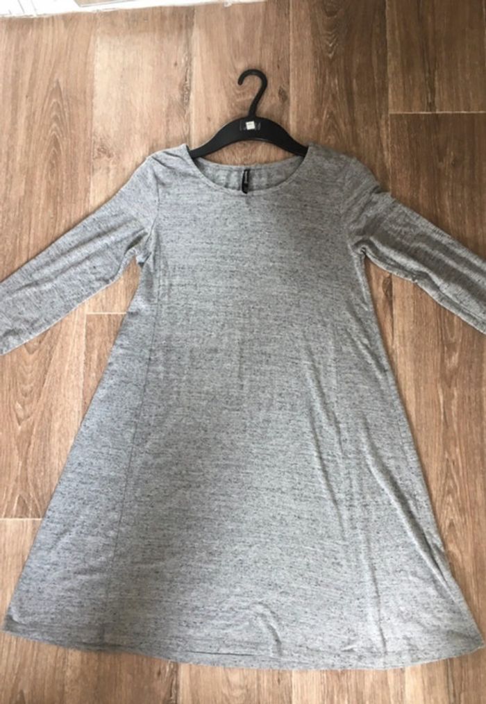 Robe style patineuse avec manche 3/4 , gris clair chiné, stradivarius ,M - photo numéro 4