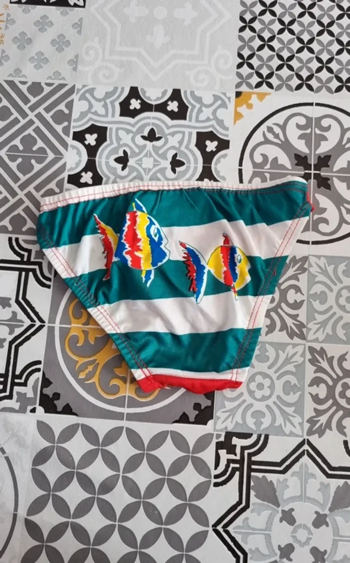 Maillot de bain / slip de bain taille 2 ans - photo numéro 2