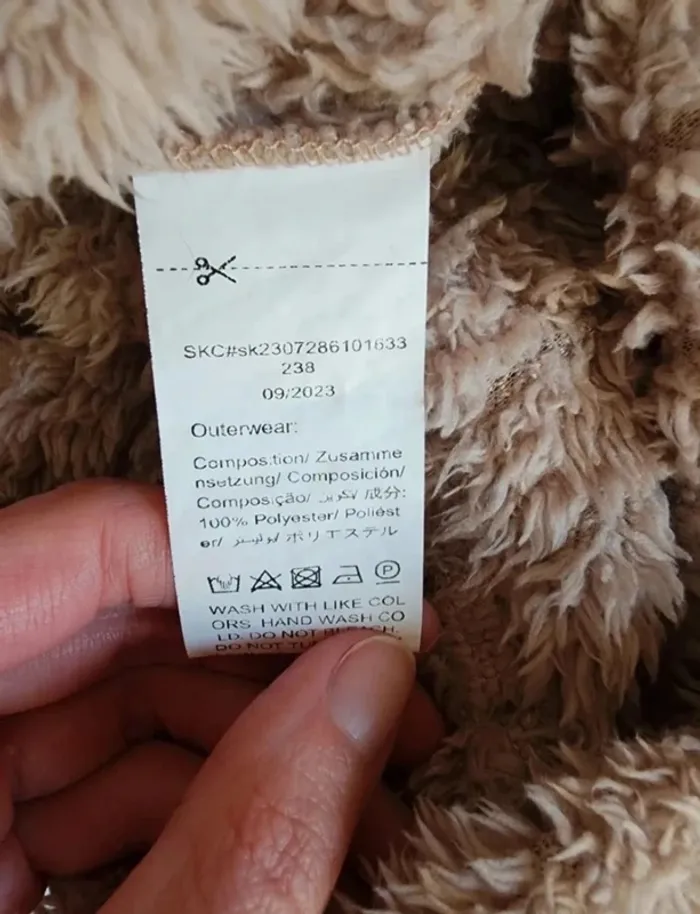 🥰Veste à capuche Shein Toute douce Taille 7ans🥰 - photo numéro 5