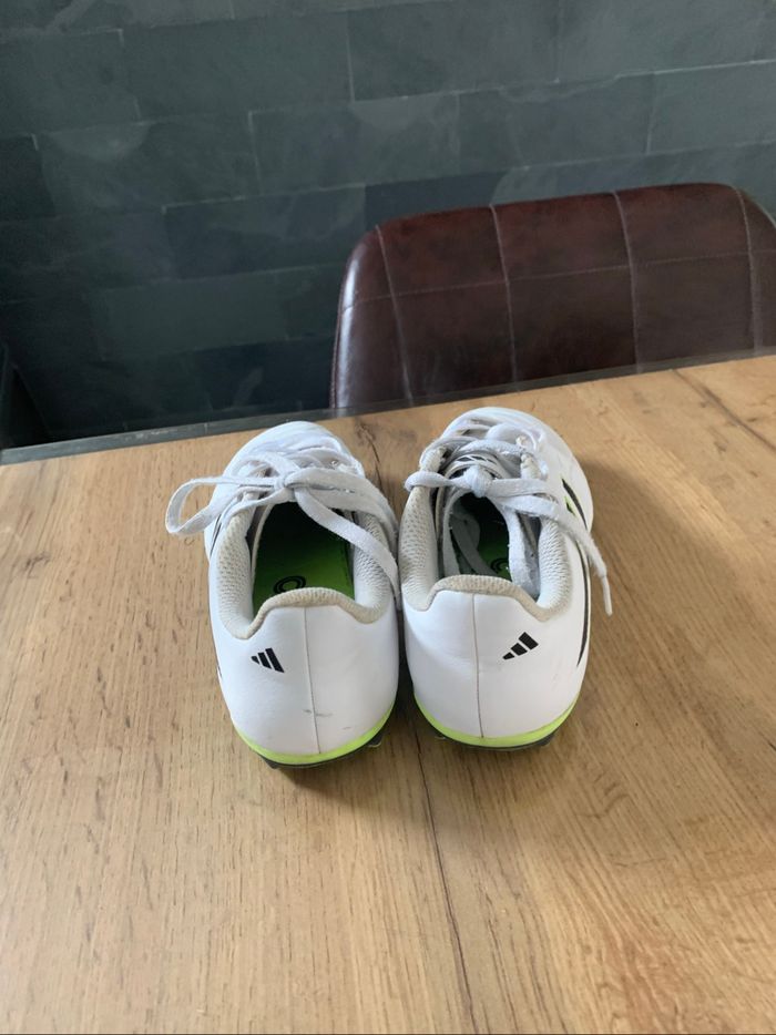 Chaussures de football Adidas - pointure 34 - photo numéro 3