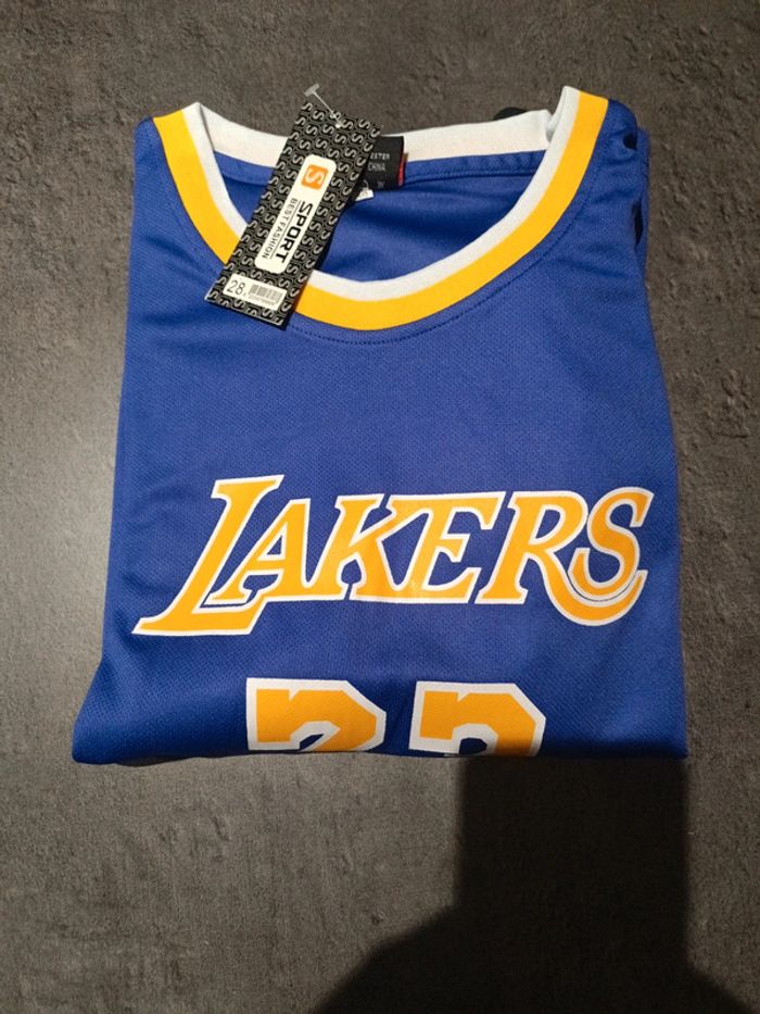 Tenue NBA Los Angeles Lakers LeBron James violet. T.28 - photo numéro 4
