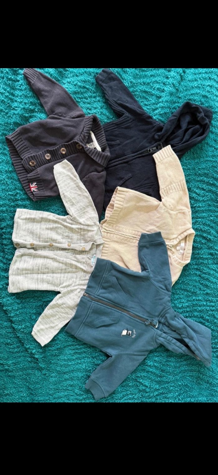 Lot de 12 gilets/pulls - photo numéro 2