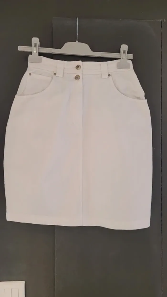 Jupe en jean droite broderies poches arrières 100% coton