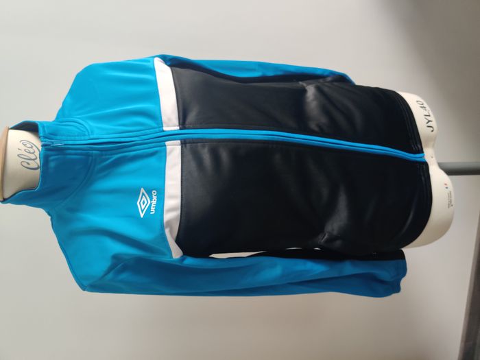 Gilet noir et bleu Umbro 16/17 ans