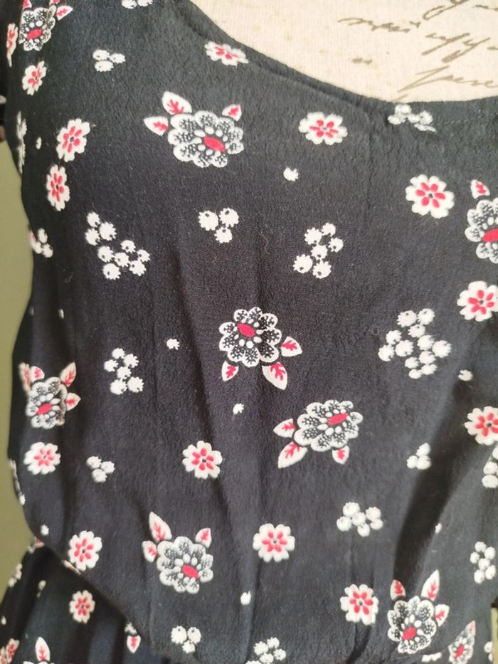 Robe noire à fleurs - photo numéro 4