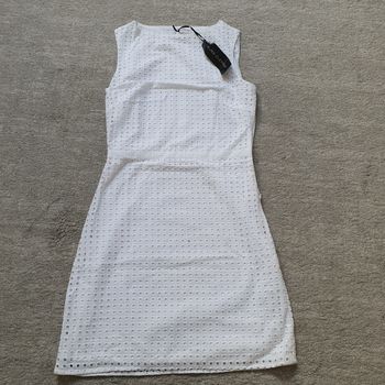 Robe blanche Laura Clément – Taille 36 – Neuve avec étiquette