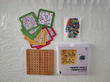 Jeu sudoku puzzle couleur en bois