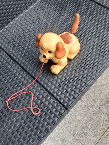 Petit chien mécanique de 20 cm marque Fischer price