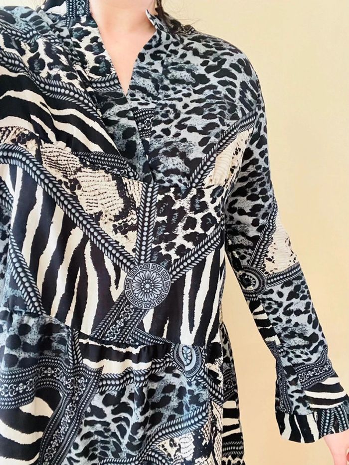 Sublime robe fluide décolleté en V manche longue à motif Lilie rose - photo numéro 4