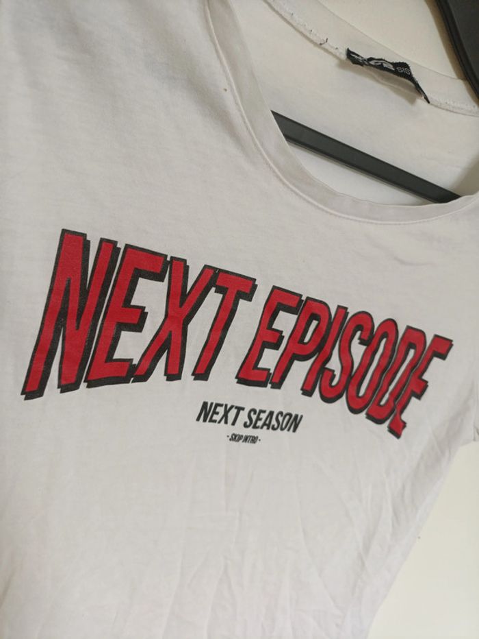 T-shirt netflix blanc imprimé "Next Episode Next Season" FB Sister - photo numéro 2