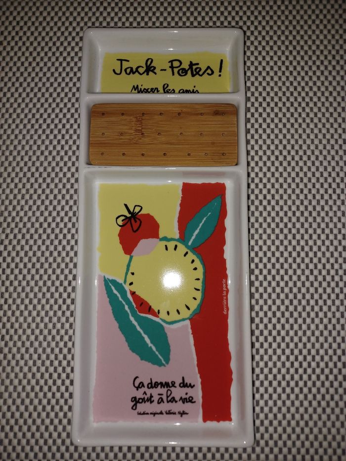 Plat à compartiments pour apéritif