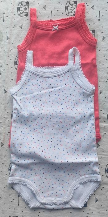 Lot de bodies MC taille 6 mois