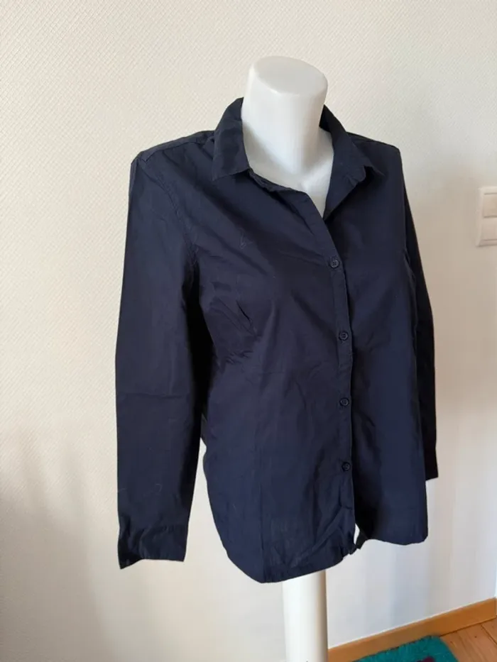 Chemise bleu marine en très bon état taille M essentiel - photo numéro 2