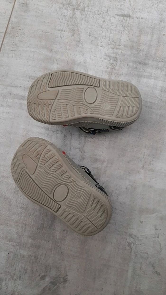 Chaussures avec scratchs - photo numéro 4