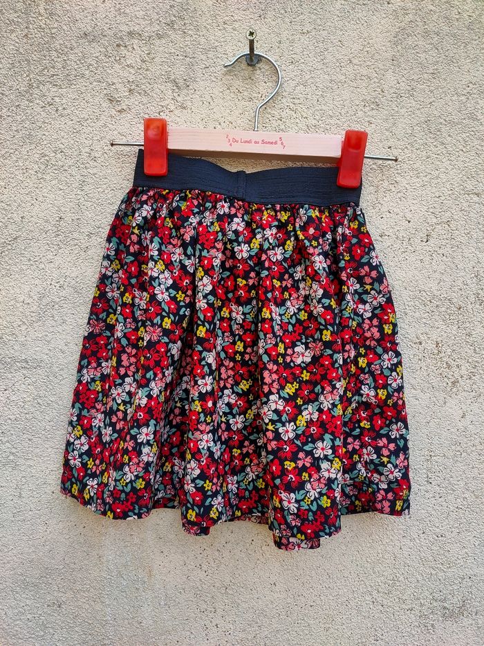 Jupe a fleurs taille 5 ans