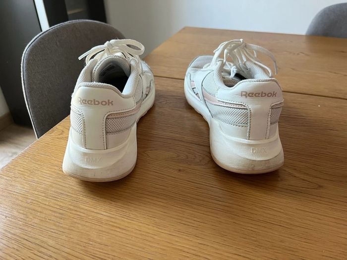 Basket Energen femme Reebok taille 38 couleur rose pale bon état - photo numéro 3