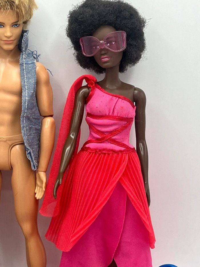 Lot 1 barbie+ 1ken + ariel, 20 vêtements et accessoires - photo numéro 4