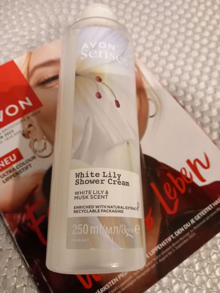 🥰Crème de douche lys blanc/musc Avon 250ml - photo numéro 2
