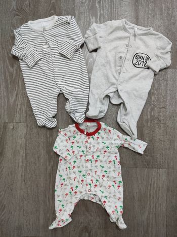 Lot 3 pyjamas / grenouillères naissance 0 mois