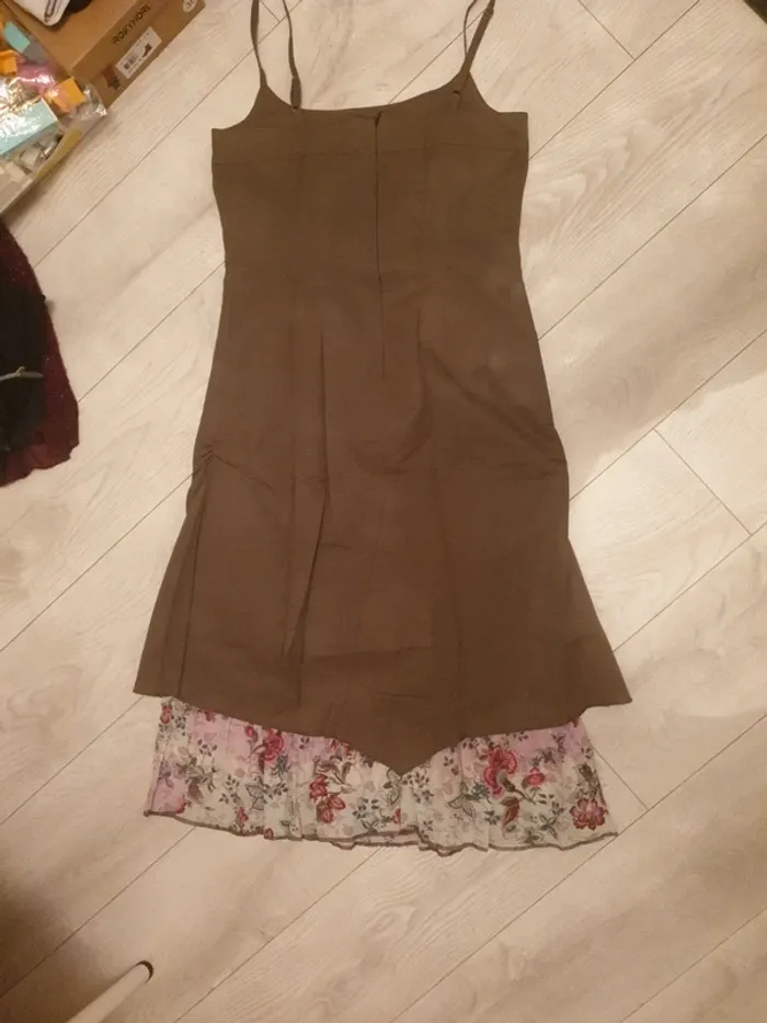 Robe longue kaki et fleurie - photo numéro 5
