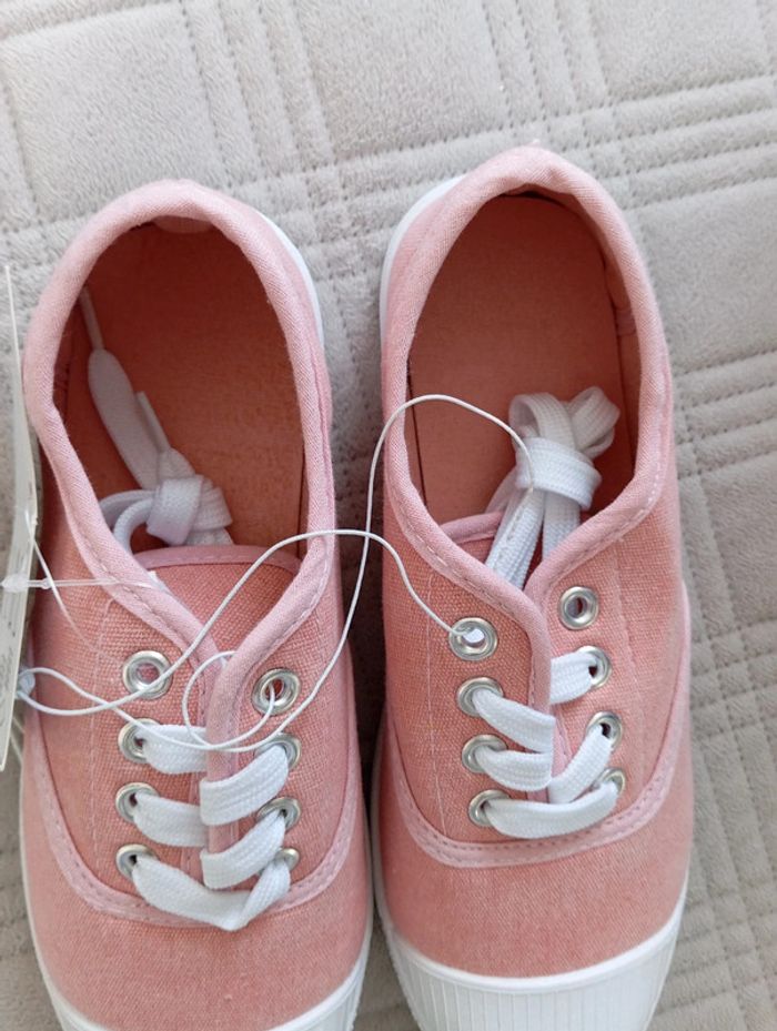 Paire de Tennis rose neuve - photo numéro 5