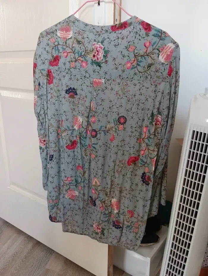 Blouse taille 4 - photo numéro 4