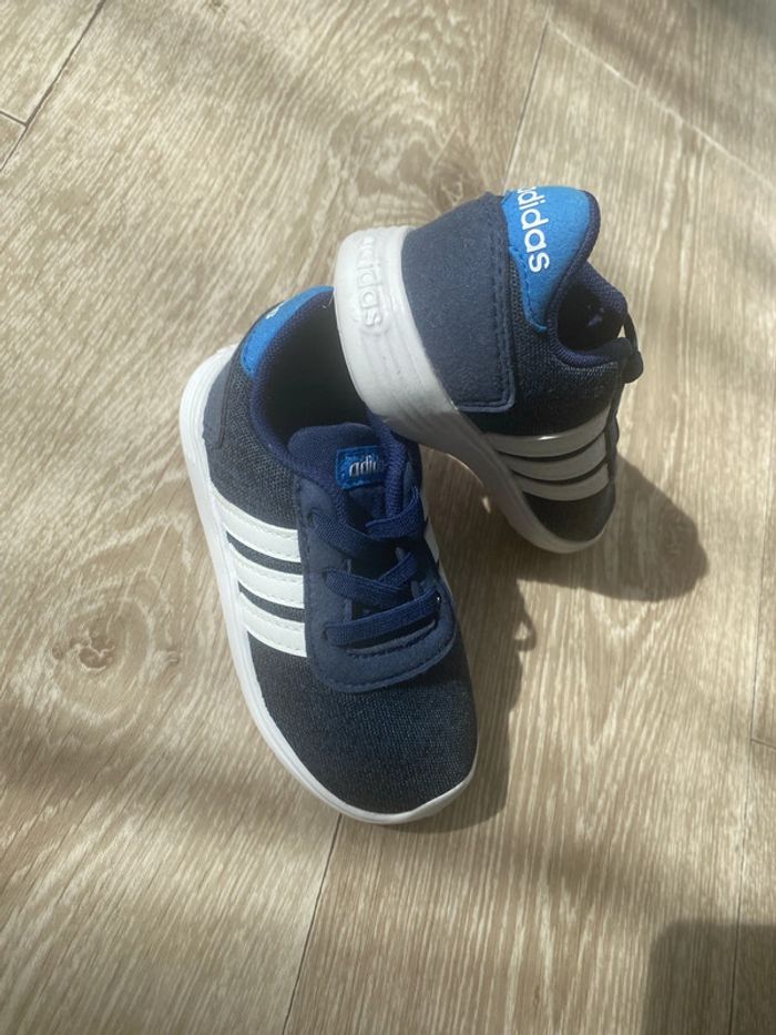 Basket adidas taille 22 neuve