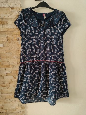 Robe bleue marine à motifs blancs