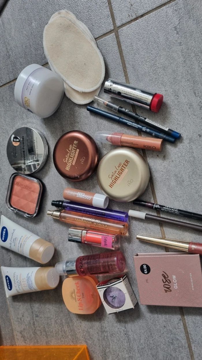 Lot maquillage neuf  différentes marques - photo numéro 3