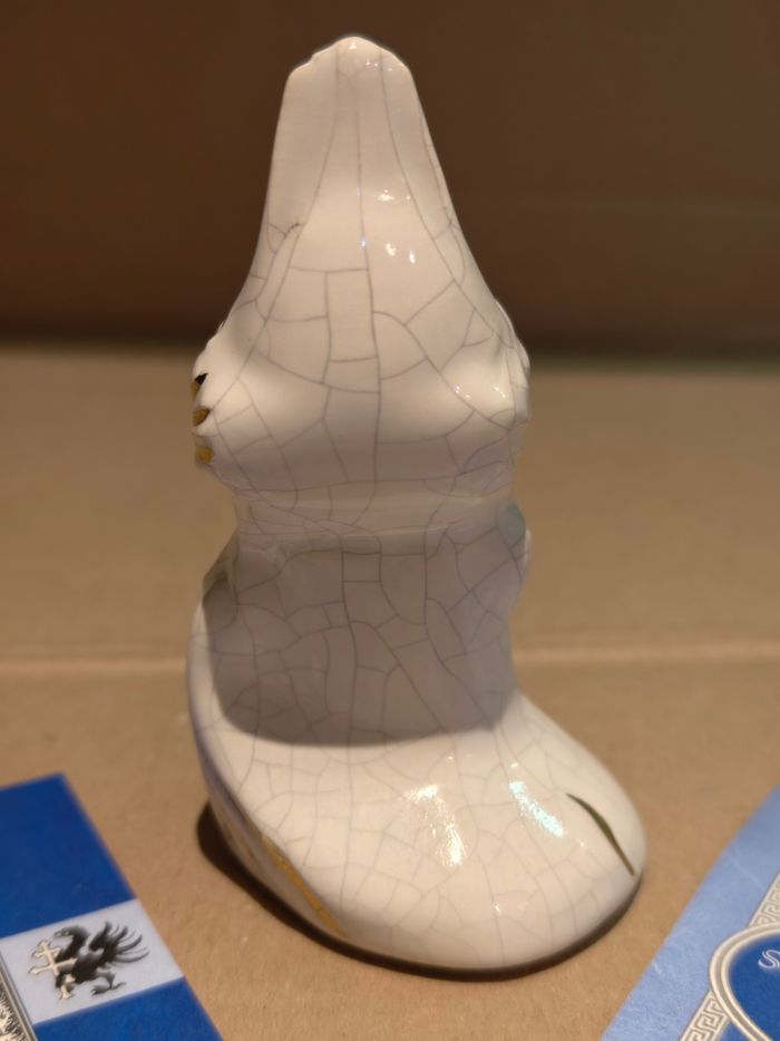 Oiseau blanc avec détails doré Saint Jean l'Aigle émaux de Longwy