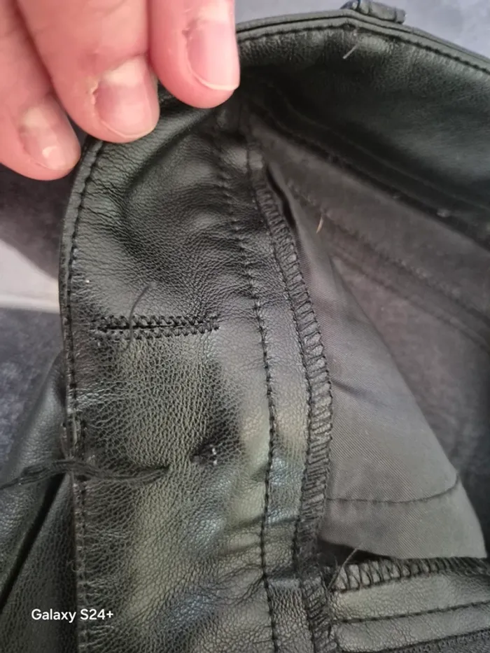Pantalon effet cuir - photo numéro 4