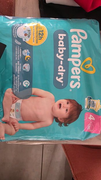 Couches pampers taille 4