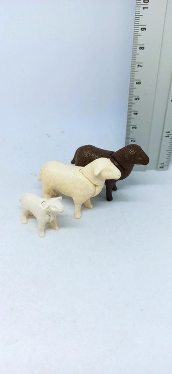 Moutons blanc et marron avec agneau playmobil
