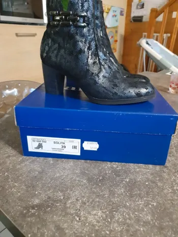 Jolie boots femme neuve pointure 39