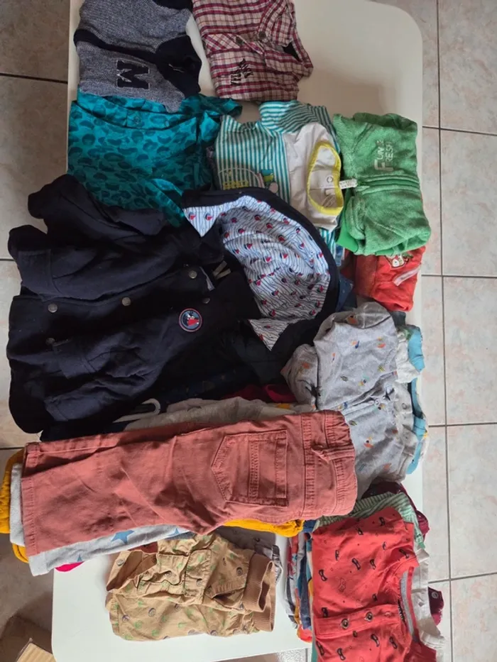 Lot +50 vêtements 9 mois garçons multi marques