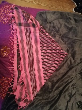 Châles rose et noir