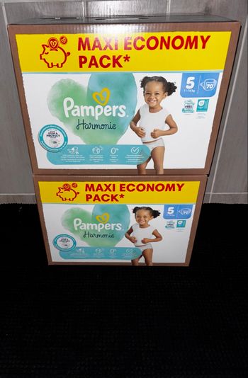 Lot De 2 Maxi-Pack De 70 Couches Pampers Harmonie Neuf Dans L’emballage.