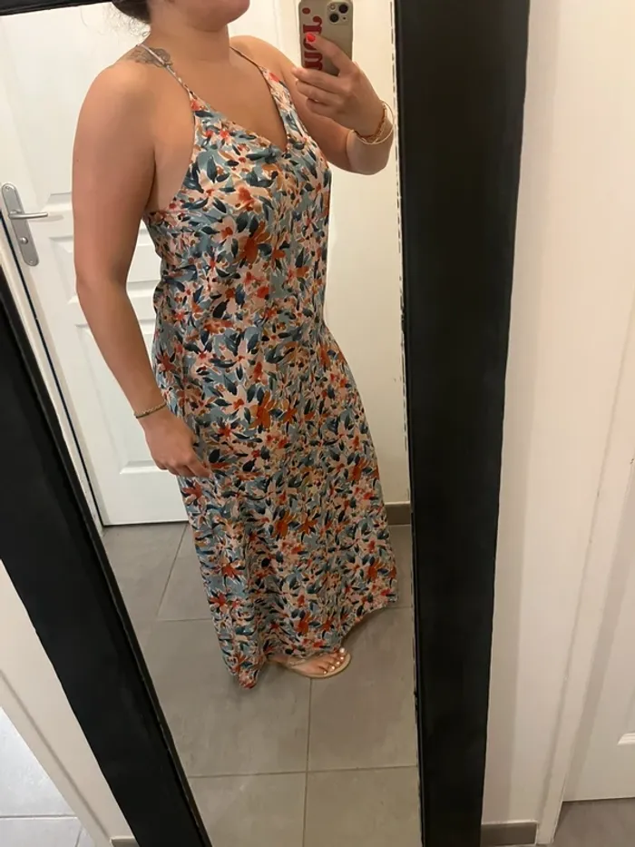 Robe dos nu - photo numéro 3