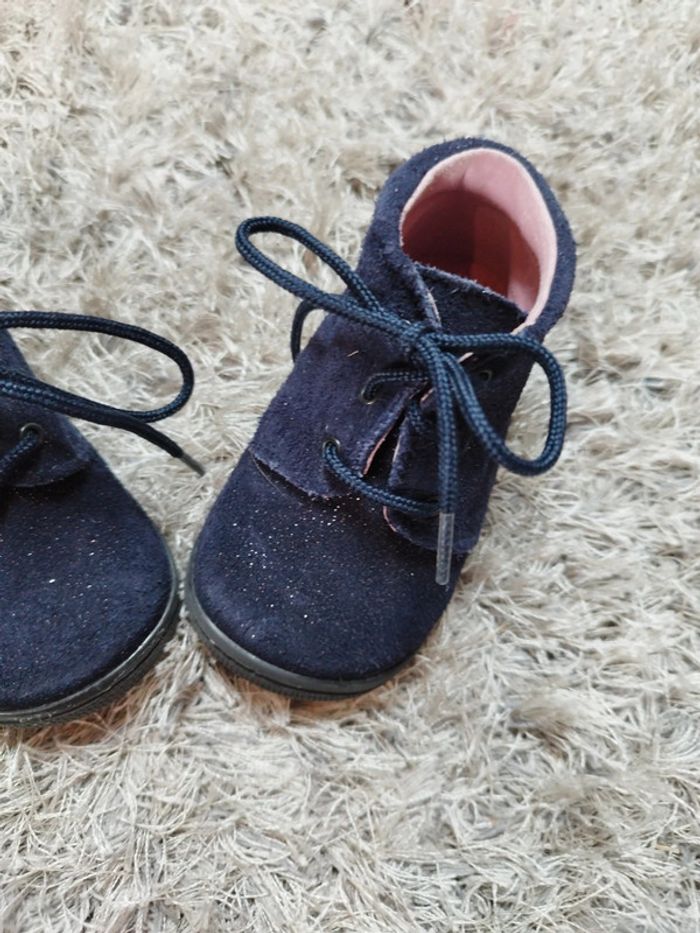 Superbe basket de marche bébé fille fashion privé taille 19 - photo numéro 3