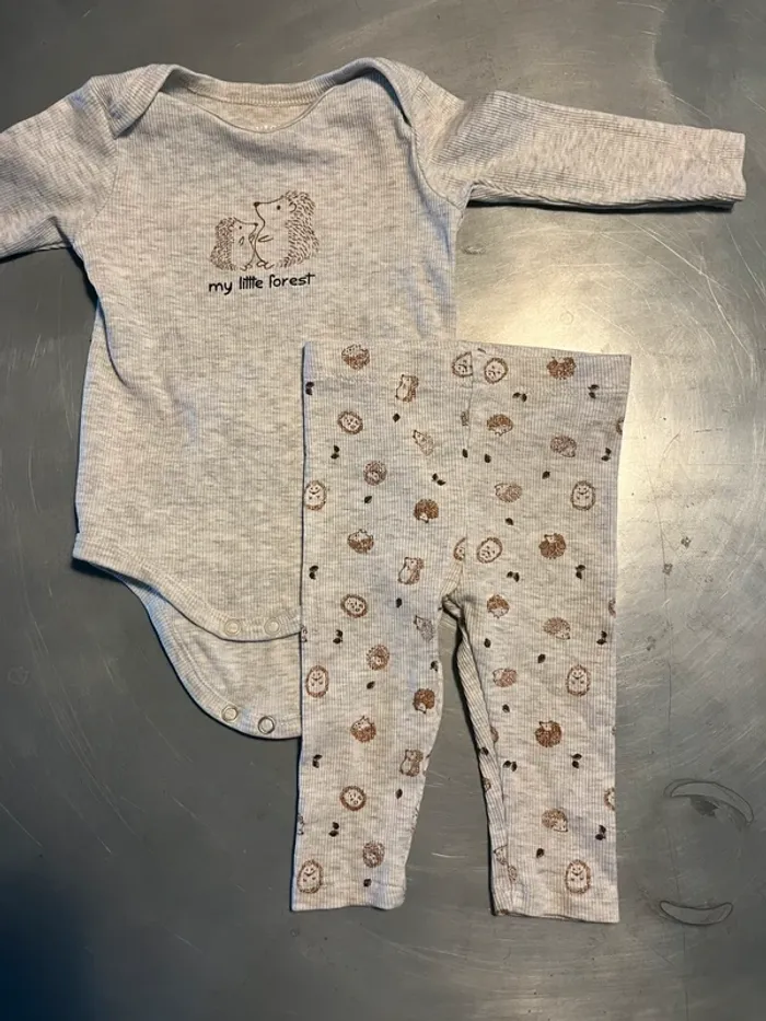 Ensemble body et legging - Neuf - 6 mois 🦔