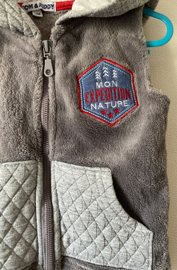 gilet zippé à capuche sans manches taille 1 an - photo numéro 2