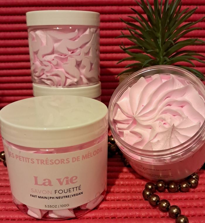 Chantilly de douche ( savon fouetté) La vie inspiré de La vie est belle.