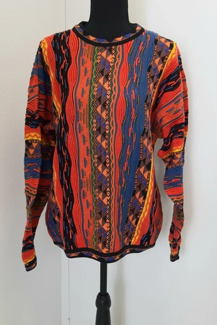 Magnifique pull sweat Tundra vintage collection made in Canada